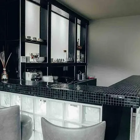 Amo - Private Jacuzzi - Sauna - Free Parking شقة