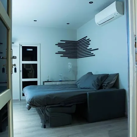 Amo - Private Jacuzzi - Sauna - Free Parking